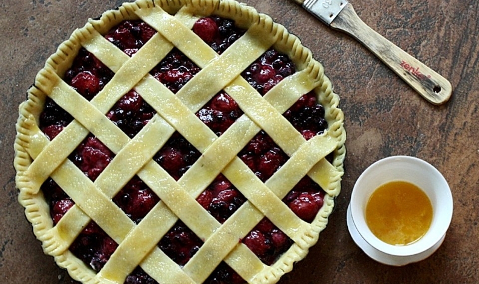 Видео-рецепт пирога с ягодами