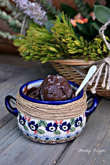Шоколадное мороженое с молдонской солью и оливковым маслом с бергамотом