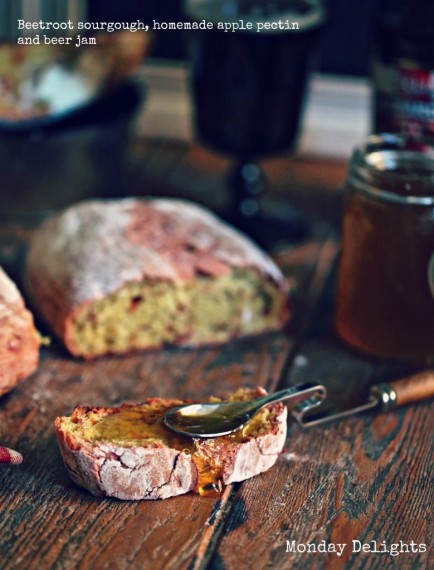 Свекольный хлеб на яблочной закваске, домашний яблочный пектин и джем из английского пива